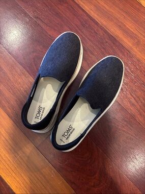 TOMS Women’s Slip-On Loafers in Black Canvas